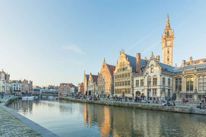 België - binnenstad Gent met gracht